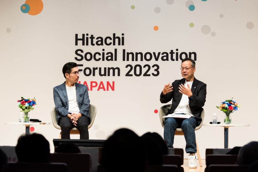 Taniguchi, CEO of Hitachi Digital (right) and Mr. Sasaki, CEO of PIVOT (left) 